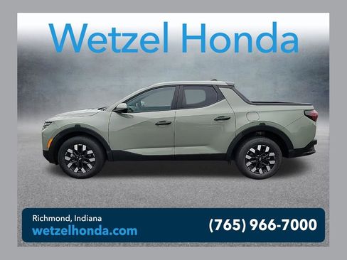 Used 2025 Hyundai Santa Cruz SE FWD image 1