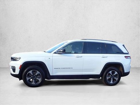 Used 2022 Jeep Grand Cherokee Limited 4xe AWD/4WD image 2
