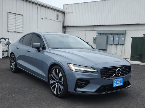 Used 2022 Volvo S60 B5 Momentum w/ Premium Package AWD/4WD image 7