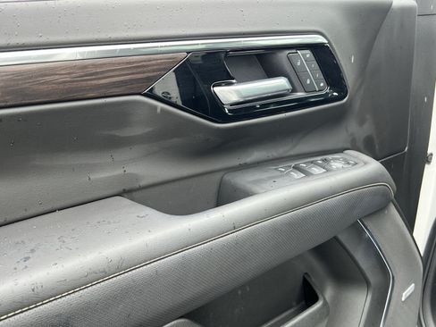 Used 2025 Chevrolet Tahoe Premier AWD/4WD image 15