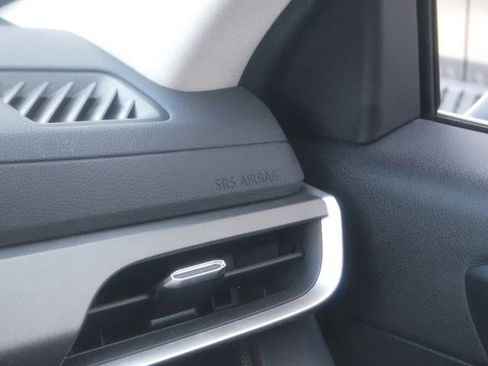 Used 2023 Toyota Highlander XLE image 32