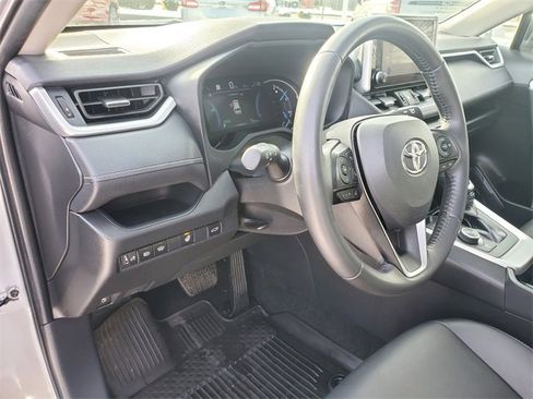 Used 2023 Toyota RAV4 XLE Premium image 19