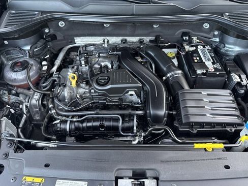 Certified 2022 Volkswagen Taos SEL image 24