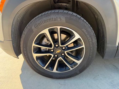 Used 2025 Chevrolet TrailBlazer LT w/ Convenience Package FWD image 5