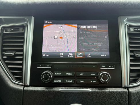 Used 2018 Porsche Macan S image 39