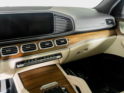 Used 2025 Mercedes-Benz GLS 450 GLS 450 image 34