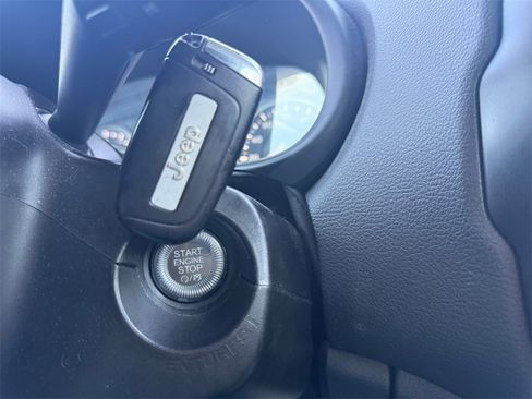 Used 2023 Jeep Renegade Latitude image 30