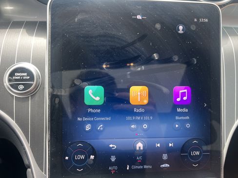 Used 2025 Mercedes-Benz GLC 300 4MATIC image 25