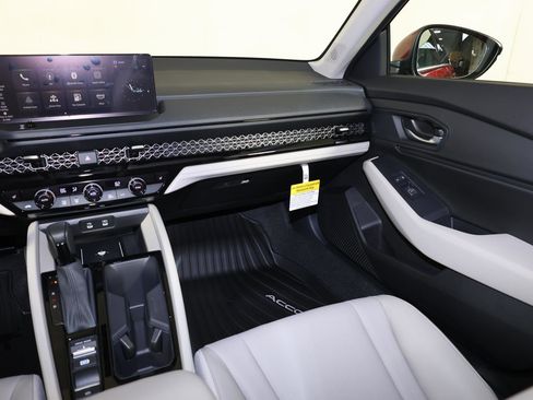 Used 2025 Honda Accord EX-L image 9