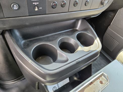 Used 2013 Chevrolet Express 2500 RWD image 17