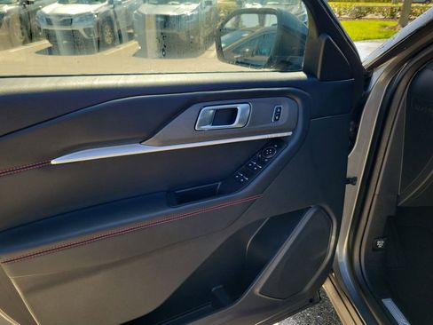 Used 2025 Ford Explorer ST-Line image 23