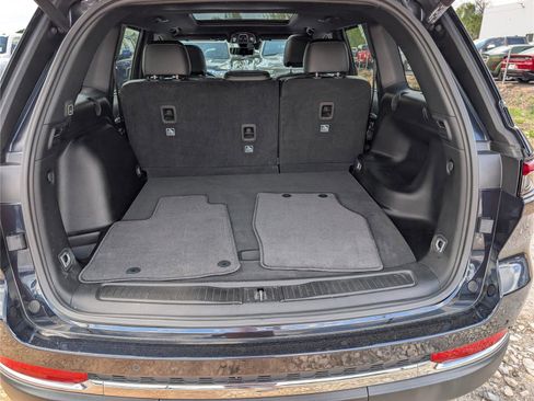 Used 2024 Jeep Grand Cherokee Limited w/ Luxury Tech Group II image 12