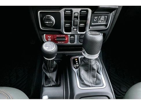 Used 2025 Jeep Gladiator Mojave w/ Safety Group AWD/4WD image 31