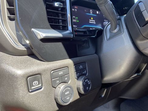 Used 2025 Chevrolet Silverado 1500 LT AWD/4WD image 18