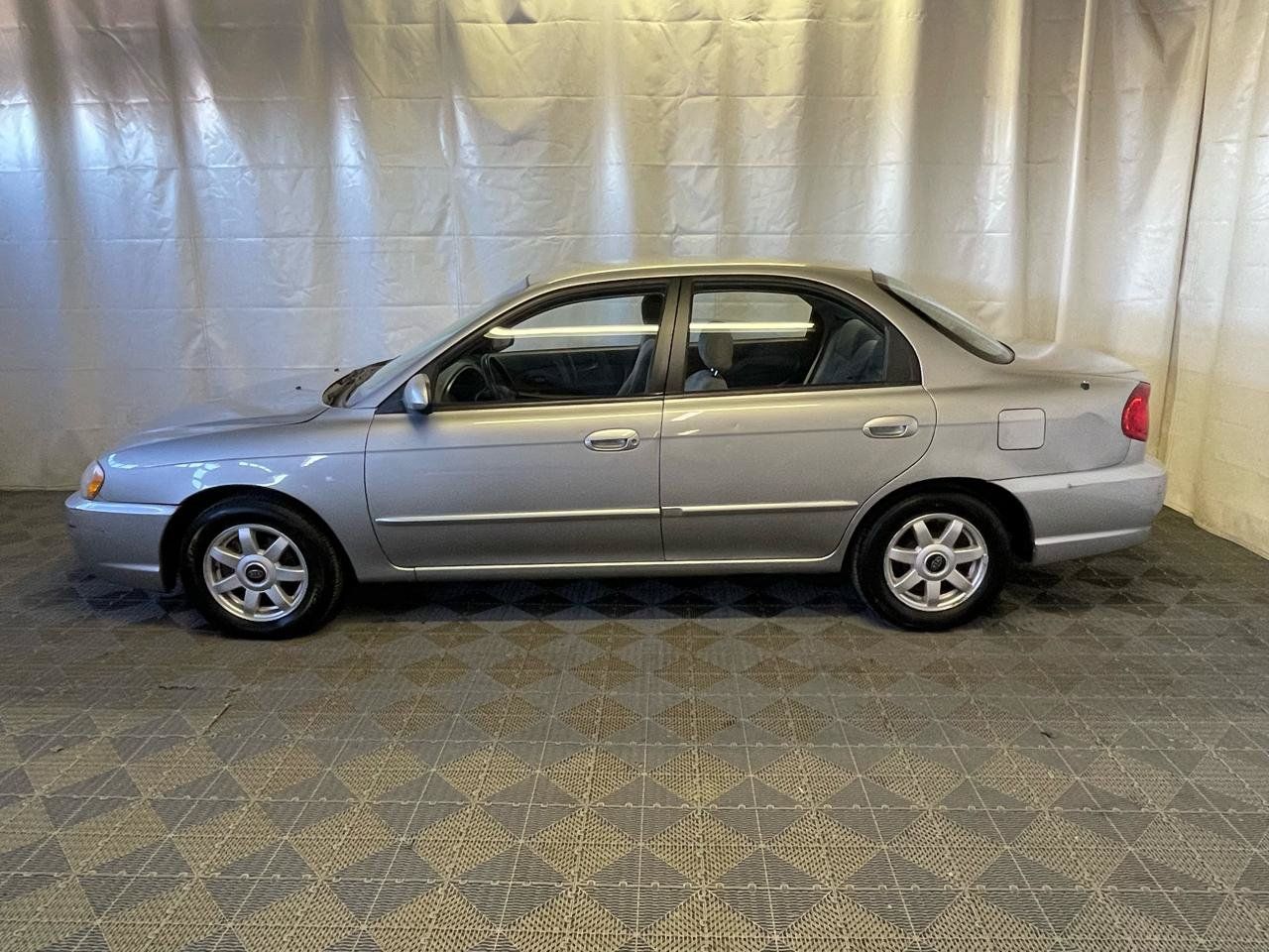 Used 2004 Kia Spectra Sedan FWD image 5