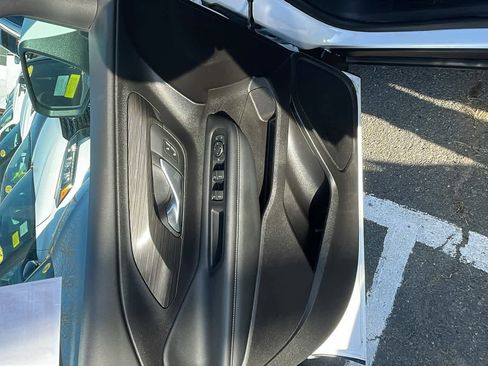 Used 2024 GMC Terrain SLE image 9