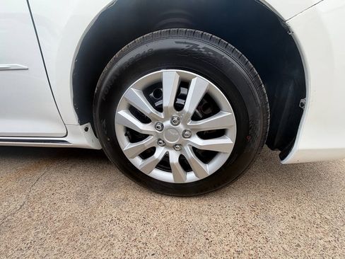 Used 2013 Toyota Camry LE FWD image 29