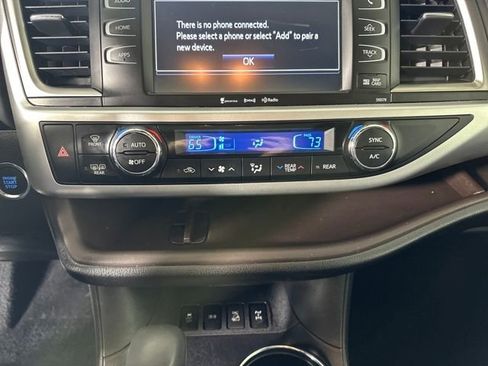 Used 2018 Toyota Highlander XLE image 23