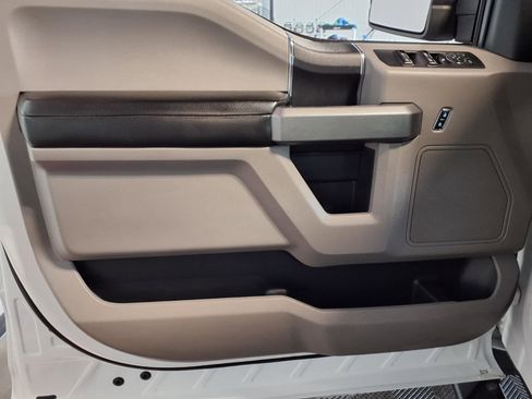 Used 2018 Ford F150 XLT w/ Trailer Tow Package image 17