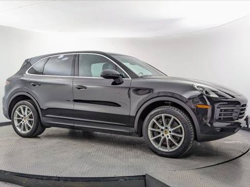 Used 2021 Porsche Cayenne w/ Premium Package AWD/4WD image 9