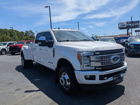 Used 2019 Ford F350 Platinum w/ Platinum Ultimate Package AWD/4WD image 3