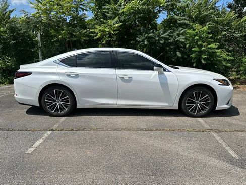 Used 2023 Lexus ES 350 w/ Premium Package FWD image 2