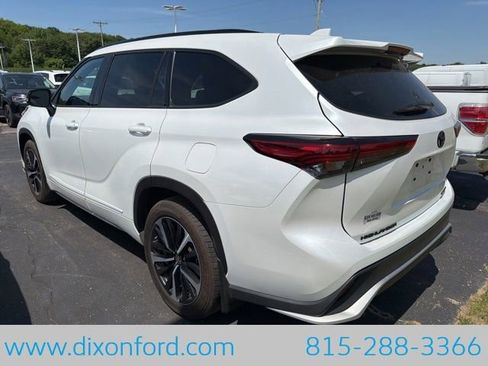 Used 2022 Toyota Highlander XSE AWD/4WD image 3