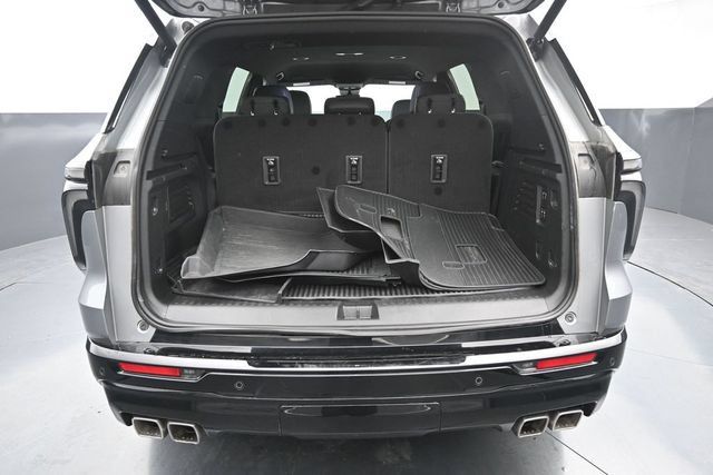 Used 2026 Chevrolet Traverse High Country w/ LPO, Floor Liner Package AWD/4WD image 9
