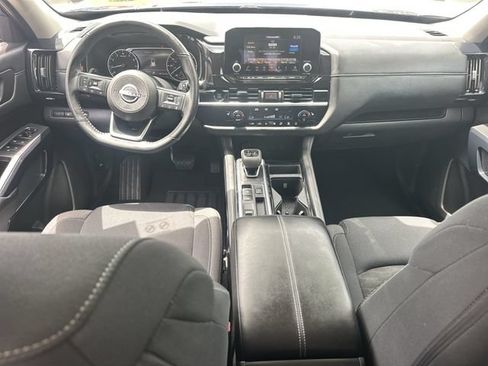 Used 2025 Nissan Pathfinder SV FWD image 18