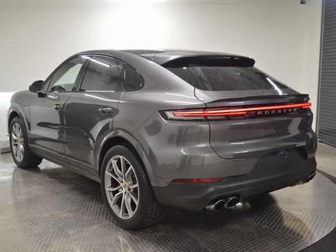Certified 2024 Porsche Cayenne Coupe image 3