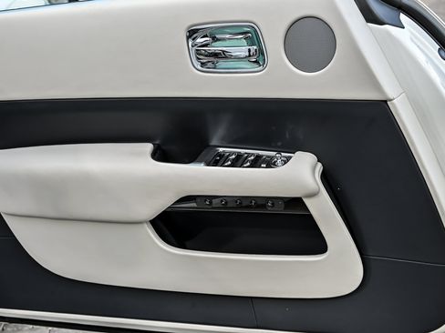 Used 2020 Rolls-Royce Dawn RWD image 21