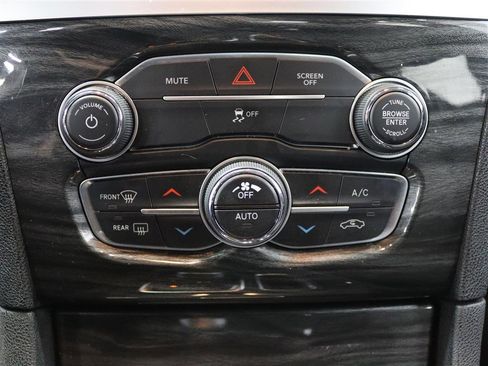 Used 2022 Chrysler 300 Touring image 29