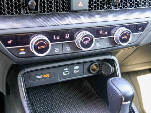 Used 2025 Honda CR-V EX image 15