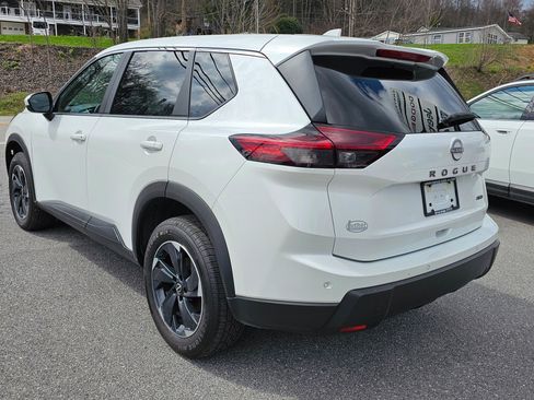 Used 2025 Nissan Rogue SV image 17