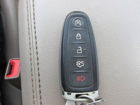 Used 2018 Ford Escape Titanium w/ Ford Safe & Smart Package AWD/4WD image 17