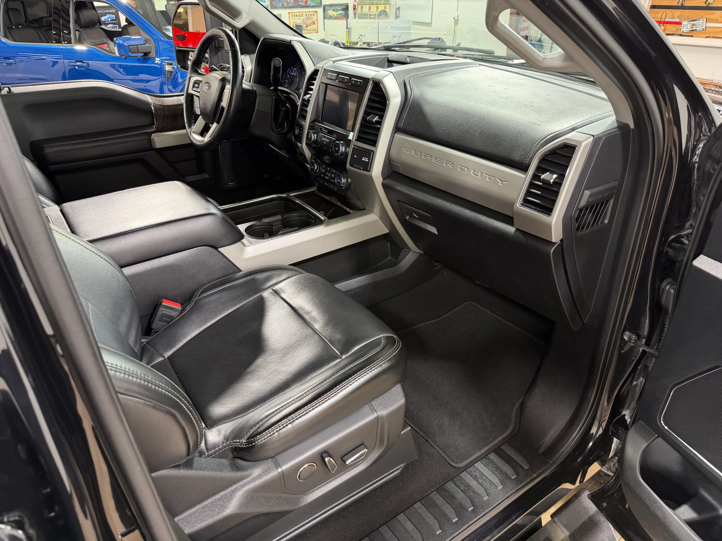 Used 2019 Ford F250 Lariat w/ Lariat Ultimate Package AWD/4WD image 21