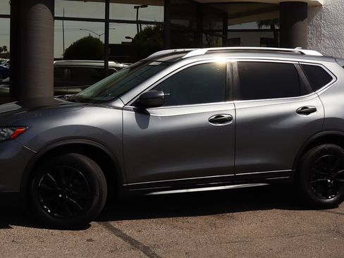 Used 2018 Nissan Rogue SV AWD/4WD image 4