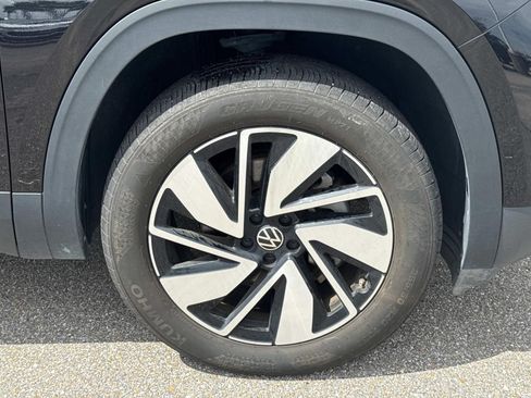 Used 2025 Volkswagen Atlas SE FWD image 4