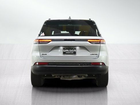Used 2024 Jeep Grand Cherokee Limited w/ Luxury Tech Group II AWD/4WD image 4