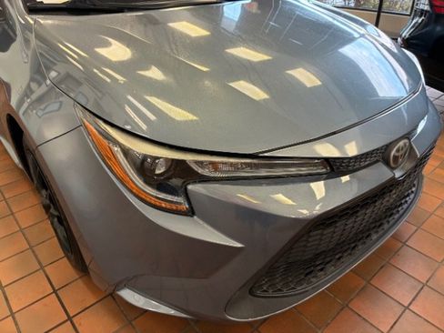 Used 2020 Toyota Corolla LE FWD image 2
