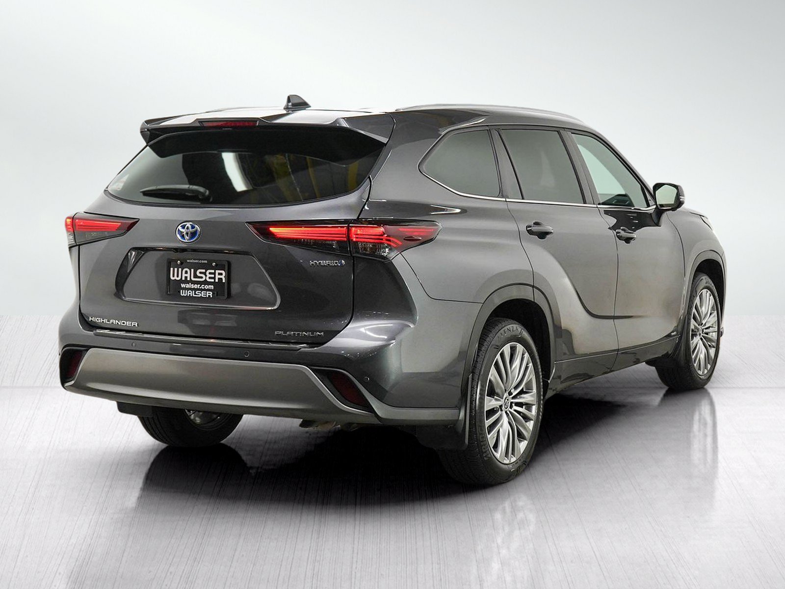 Used 2024 Toyota Highlander Platinum AWD/4WD image 5