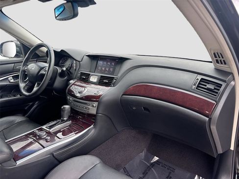Used 2018 INFINITI Q70 Luxe image 31