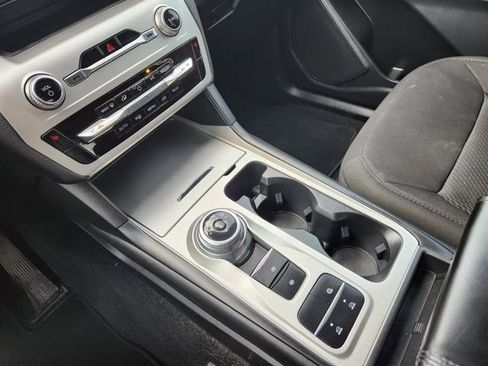 Used 2022 Ford Explorer XLT RWD image 18