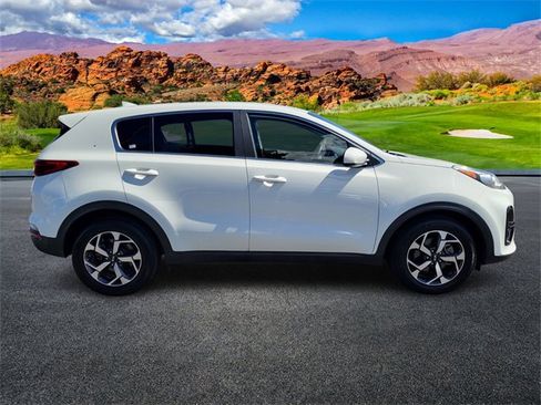 Used 2020 Kia Sportage LX image 3