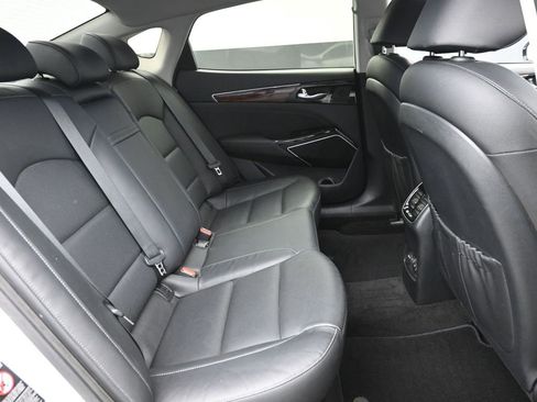 Used 2019 Kia Cadenza Premium image 8