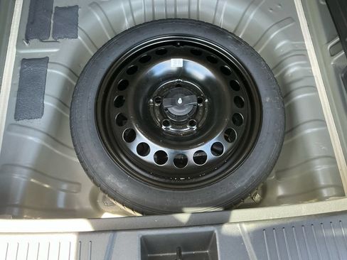 Used 2024 Chevrolet Trax LT w/ Driver Confidence Package FWD image 18