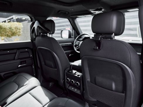 Used 2025 Land Rover Defender 110 V8 image 42