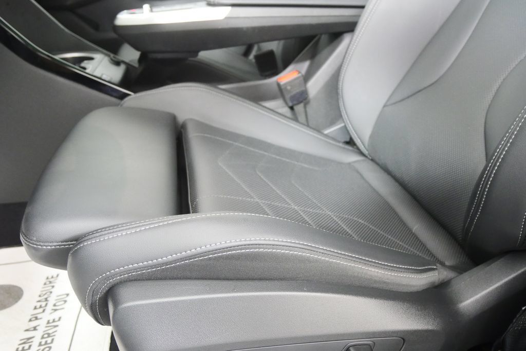 Certified 2025 BMW X2 xDrive28i w/ Premium Package AWD/4WD image 9