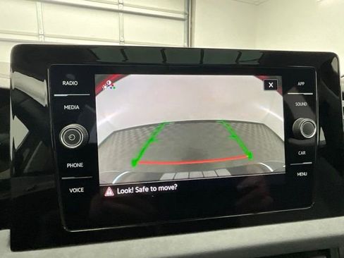 Used 2025 Volkswagen Jetta SE FWD image 5