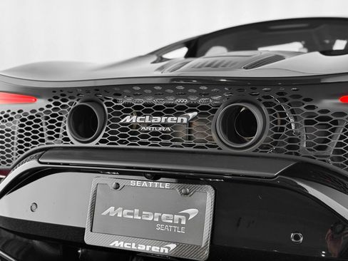 New 2025 McLaren Artura image 42